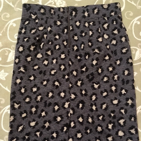 LOFT Cheetah Pencil Skirt - Picture 3 of 4